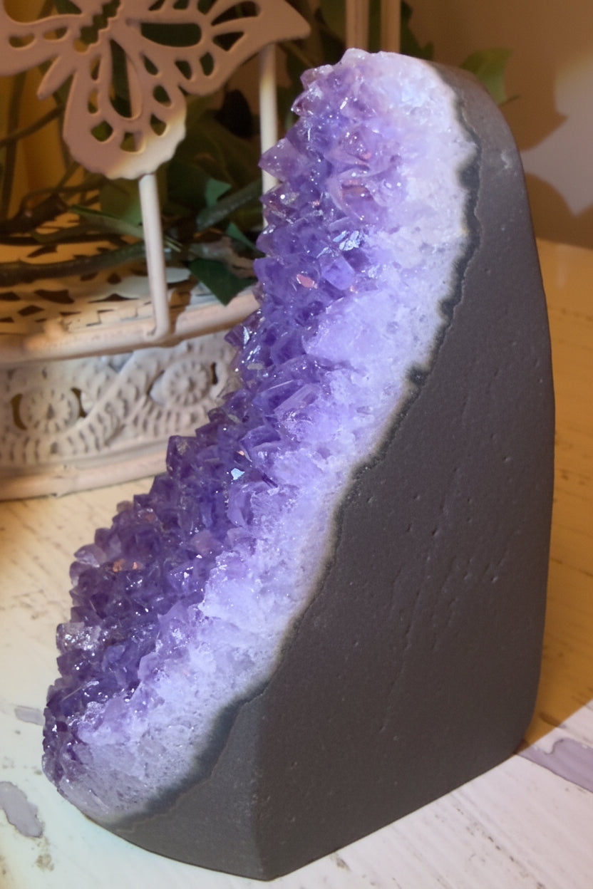 side view of amethyst raw geode