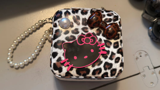 Hello Kitty Crystal Carrier for Grounding and Aligned — additional view 2