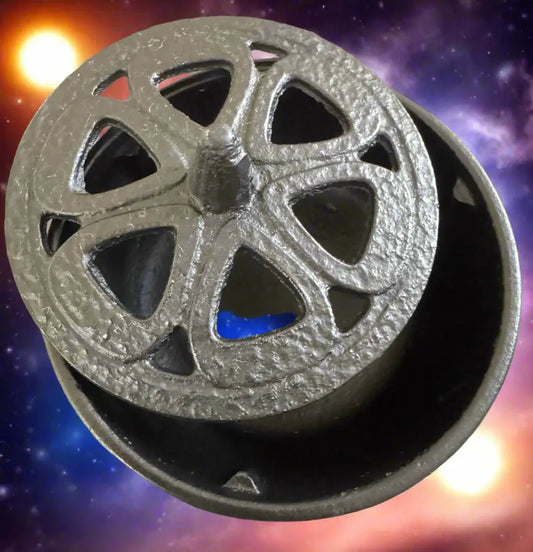 Mystic cast iron ritual cauldron with pentacle lid