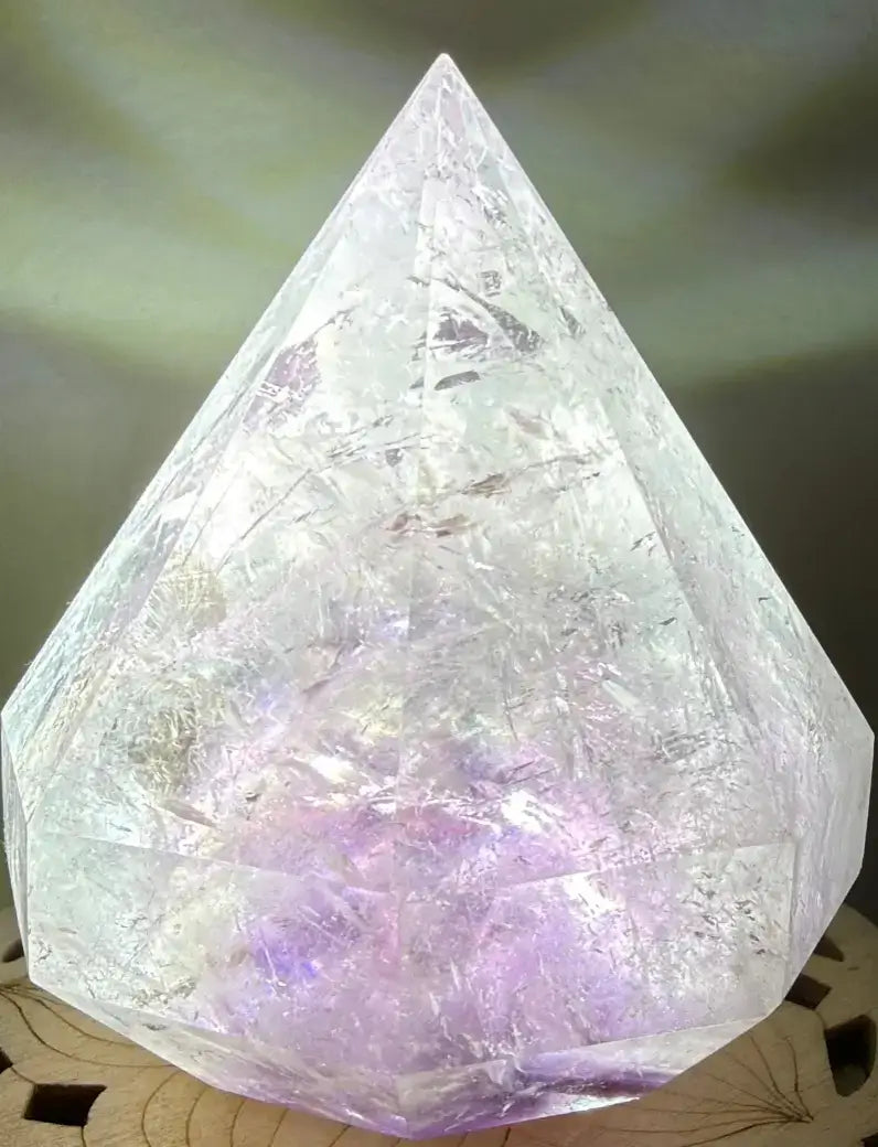 Amethyst Quartz Generator Point Crystal for Pisces and Aquarius