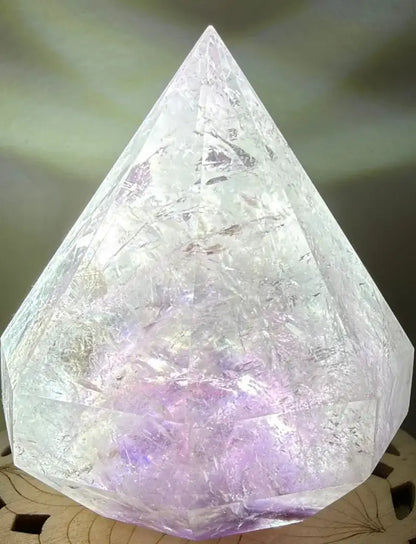 Amethyst Quartz Generator Point Crystal for Pisces and Aquarius