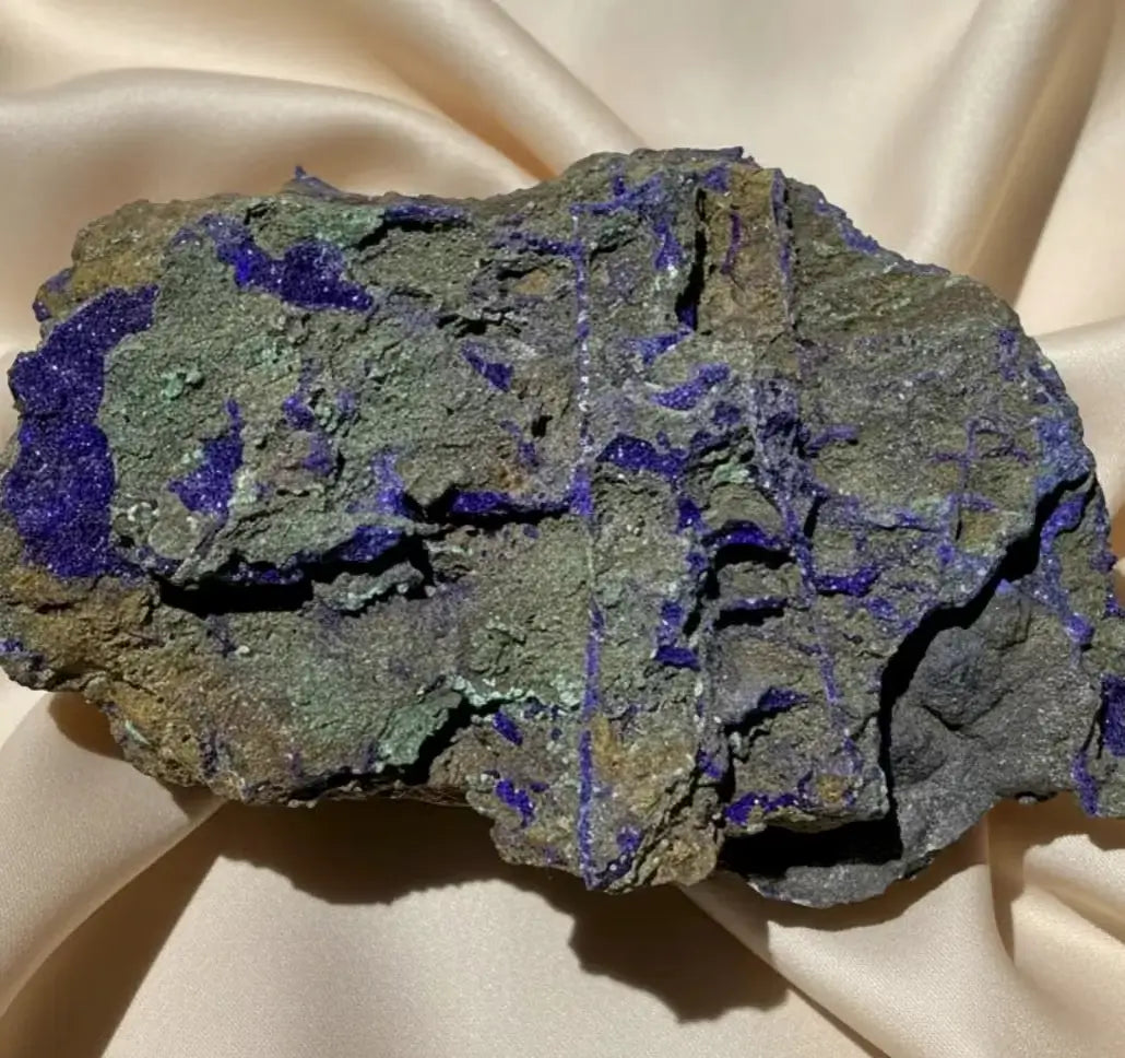 Close up of Azurite Stone showing the blue shimmer 