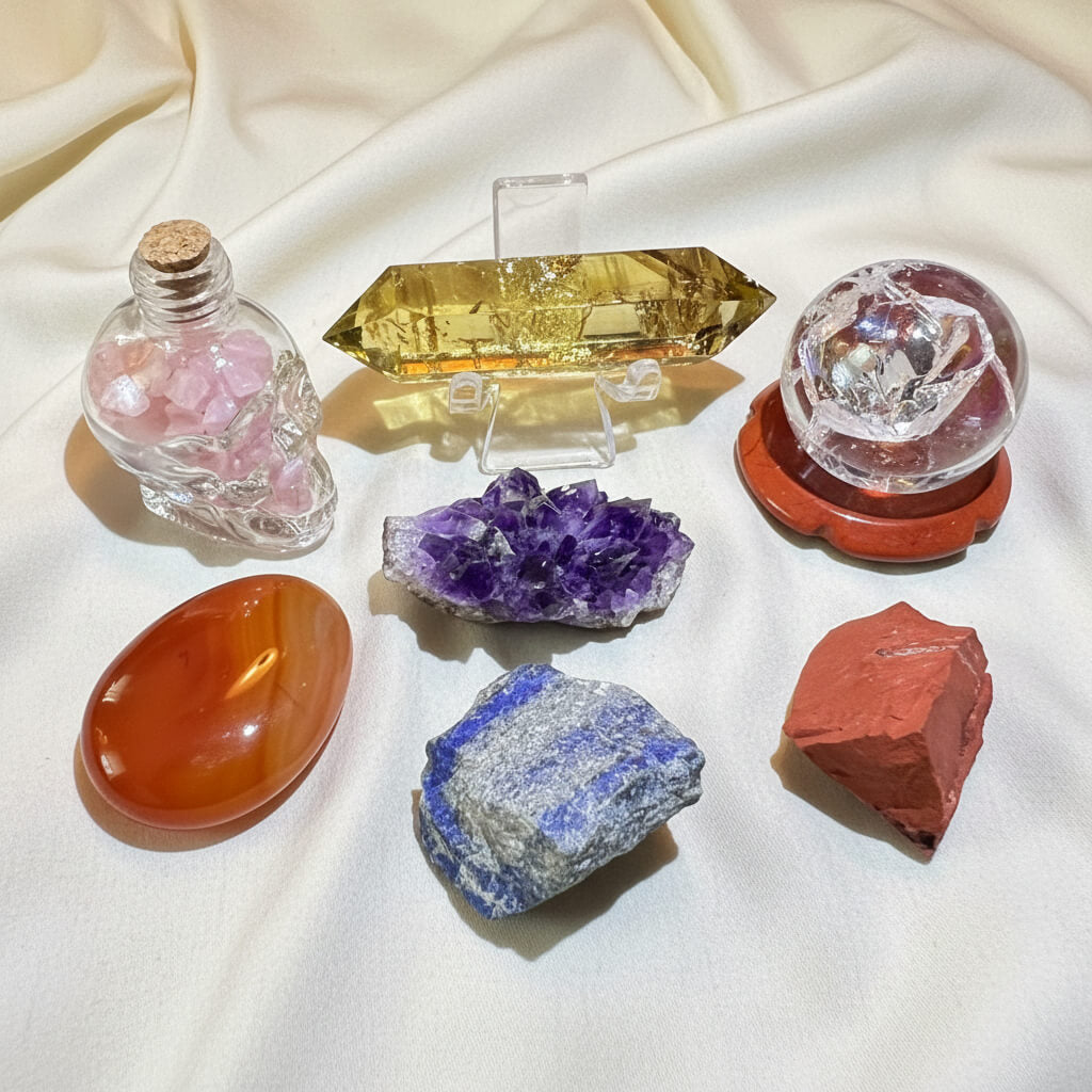 seven chakras, seven stones, amethyst, clear quartz, citrine, rose quartz, carnelian, lapis lazuli, red jasper 