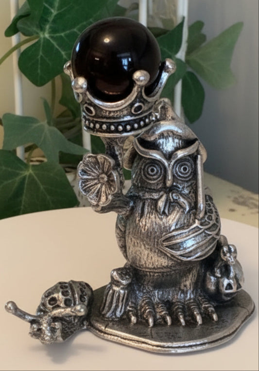 Silver owl stand sphere stand