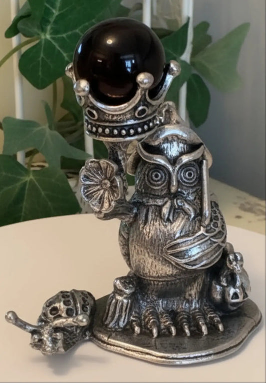 Silver owl stand sphere stand