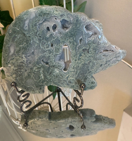 Moss Agate mouse druzy slab carving side view