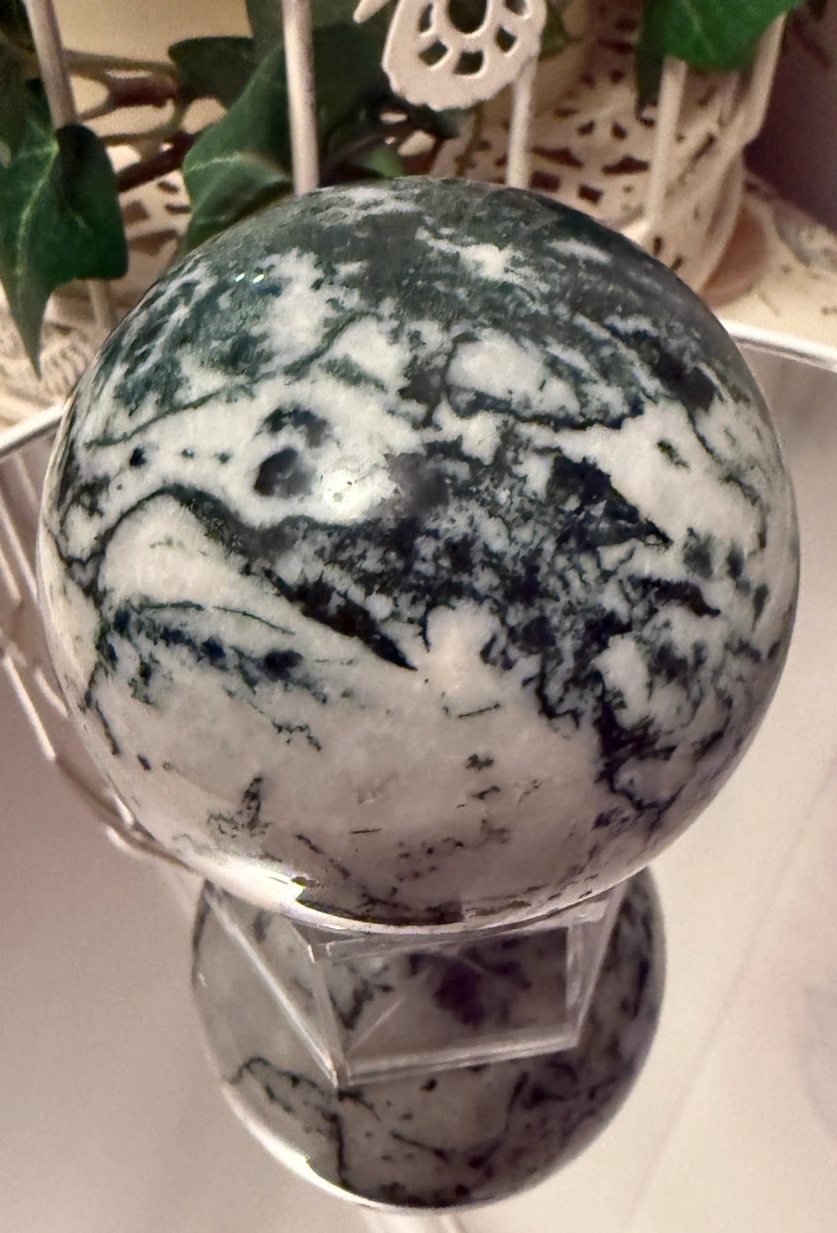 Tree Agate sphere B dendritic pattern close-up