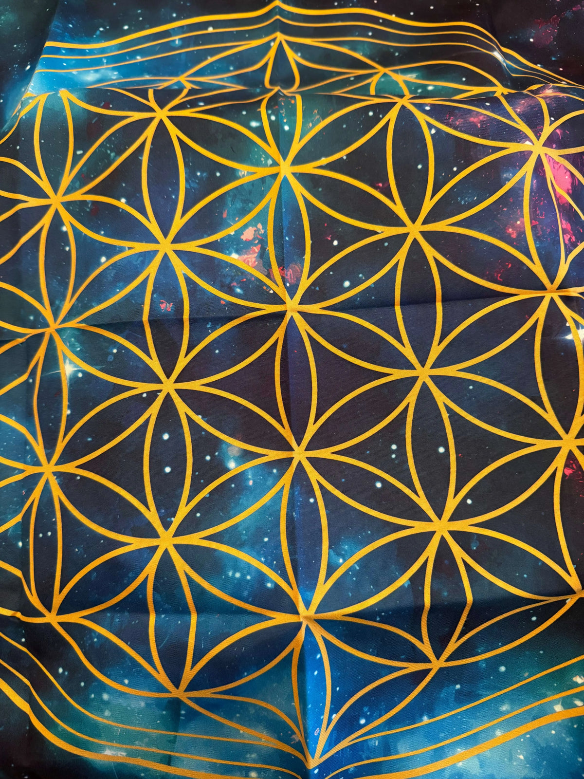 Earth Wisdom travel box detail view with crystal set