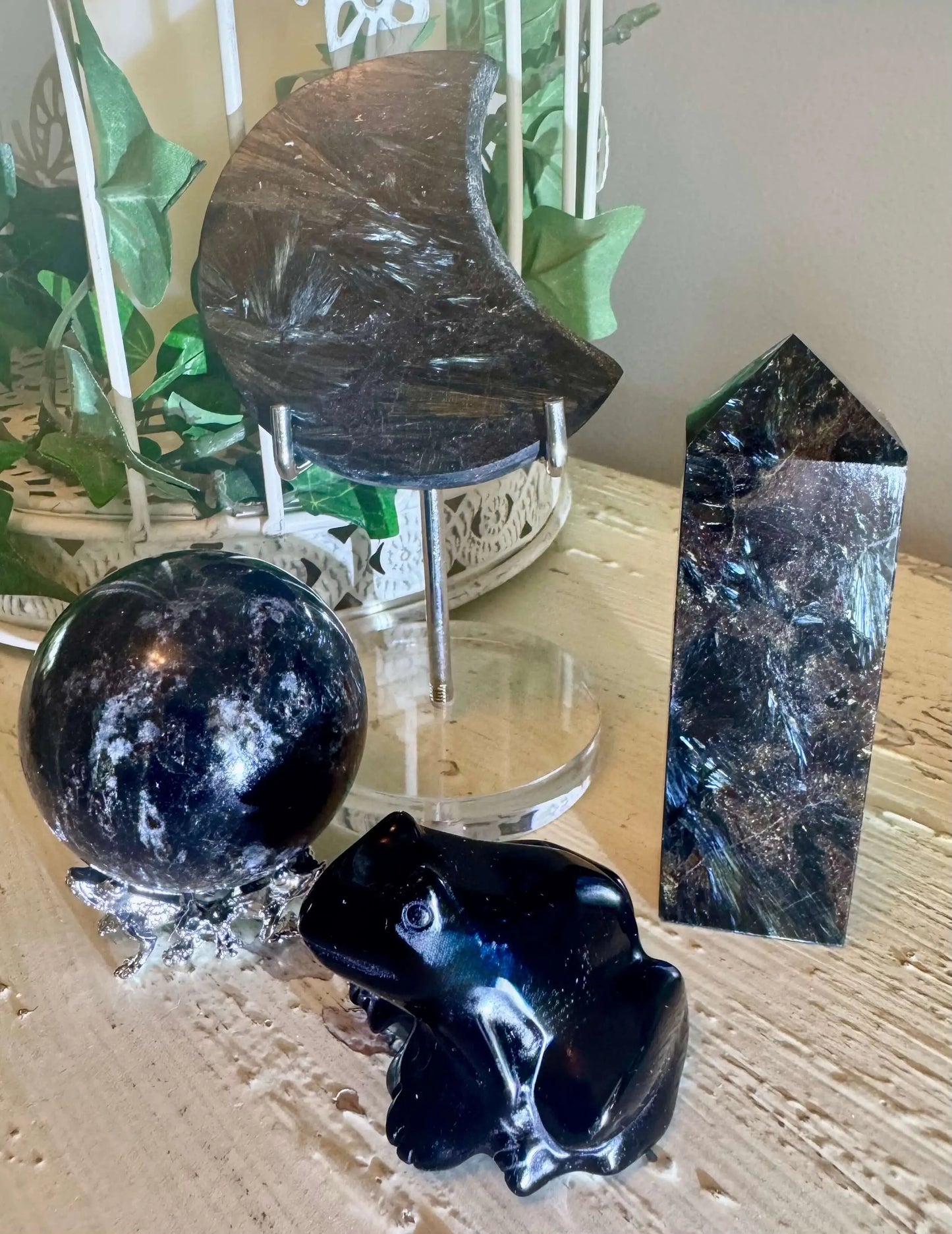Arfvedsonite mineral set with Black Obsidian frog carving front view