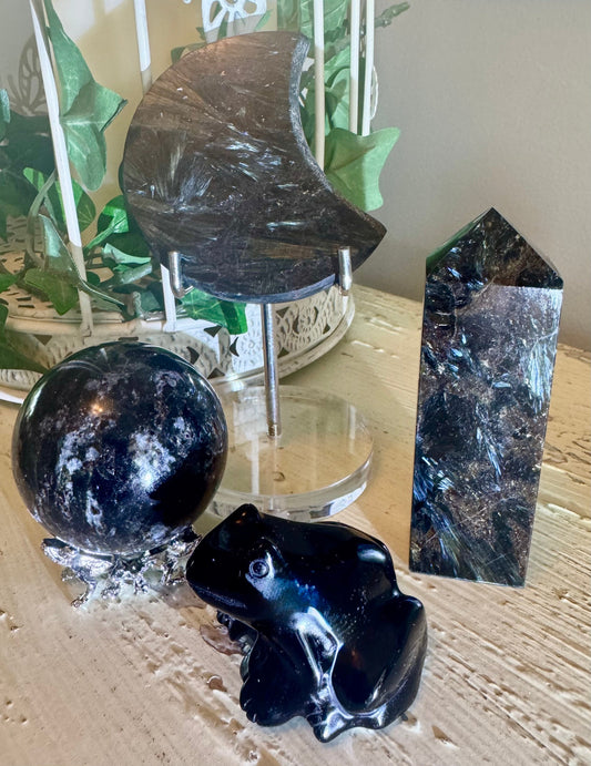 Arfvedsonite Mineral Set with Black Obsidian Frog - Main Street Crystals & Minerals