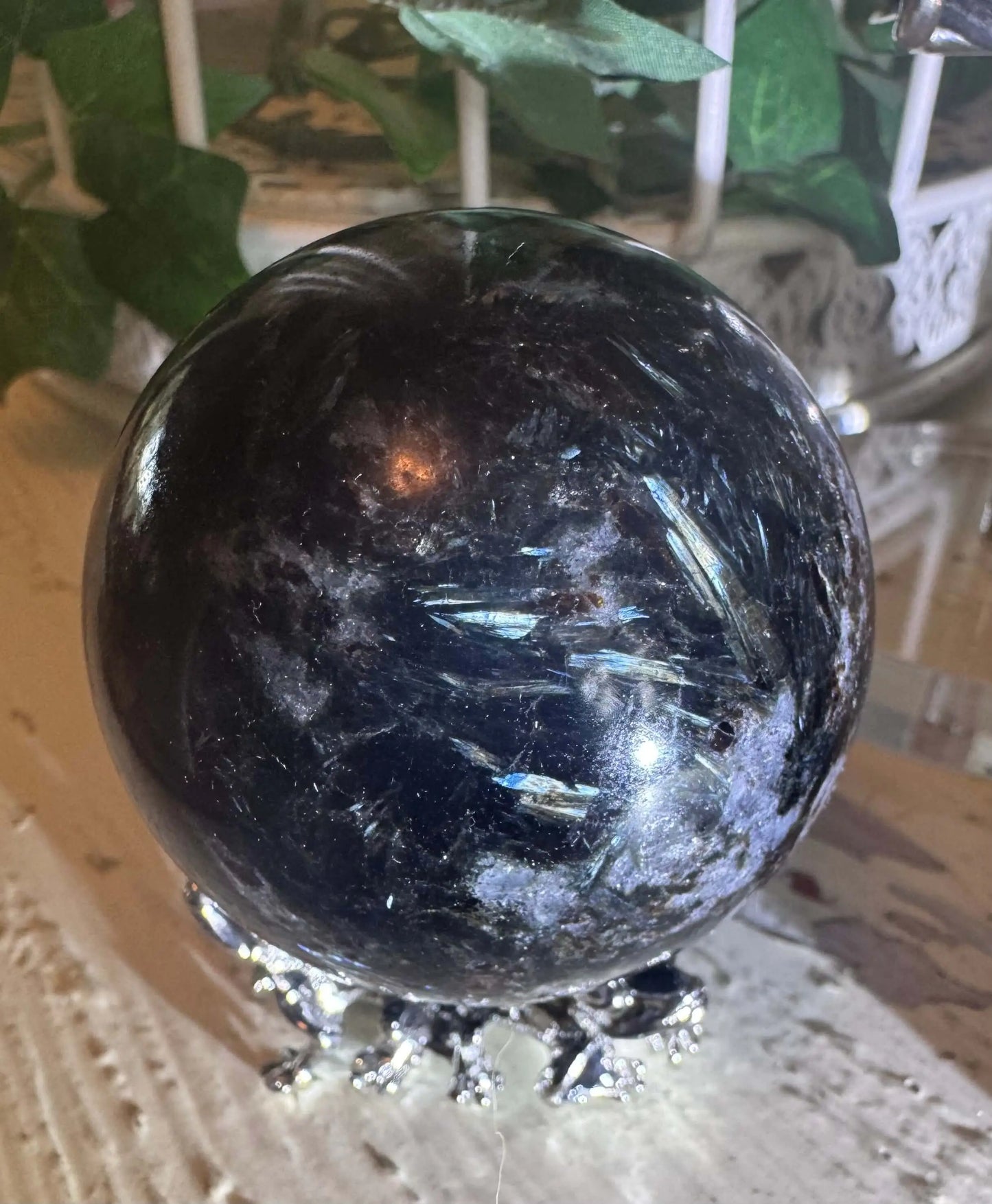 Arfvedsonite mineral set and Black Obsidian frog close-up