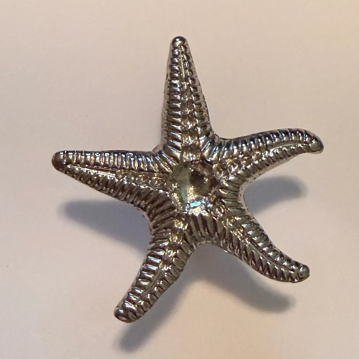 close up silver starfish mini sphere display stand