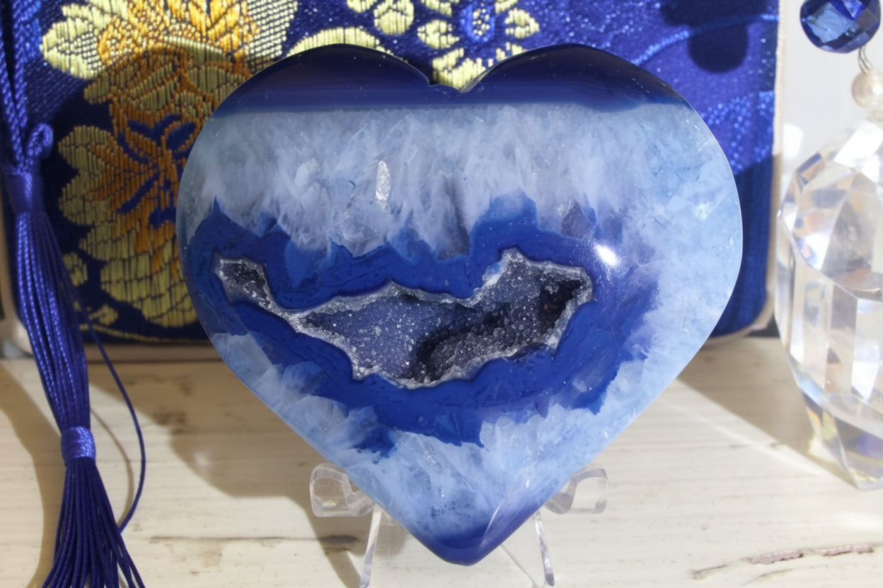 Close up of agate heart with druzy