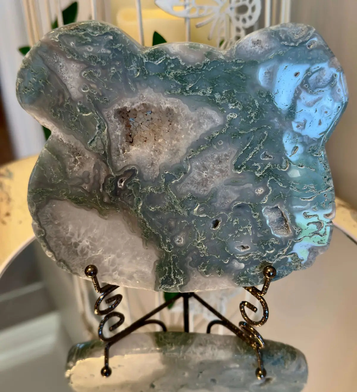 Moss Agate bear druzy slab showing sparkling crystal center