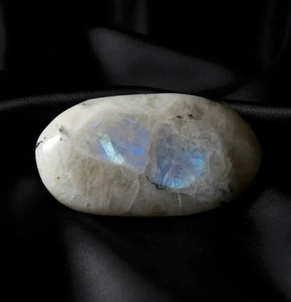Rainbow Moonstone with high blue Aldurescence flash Oval Shape polished stone