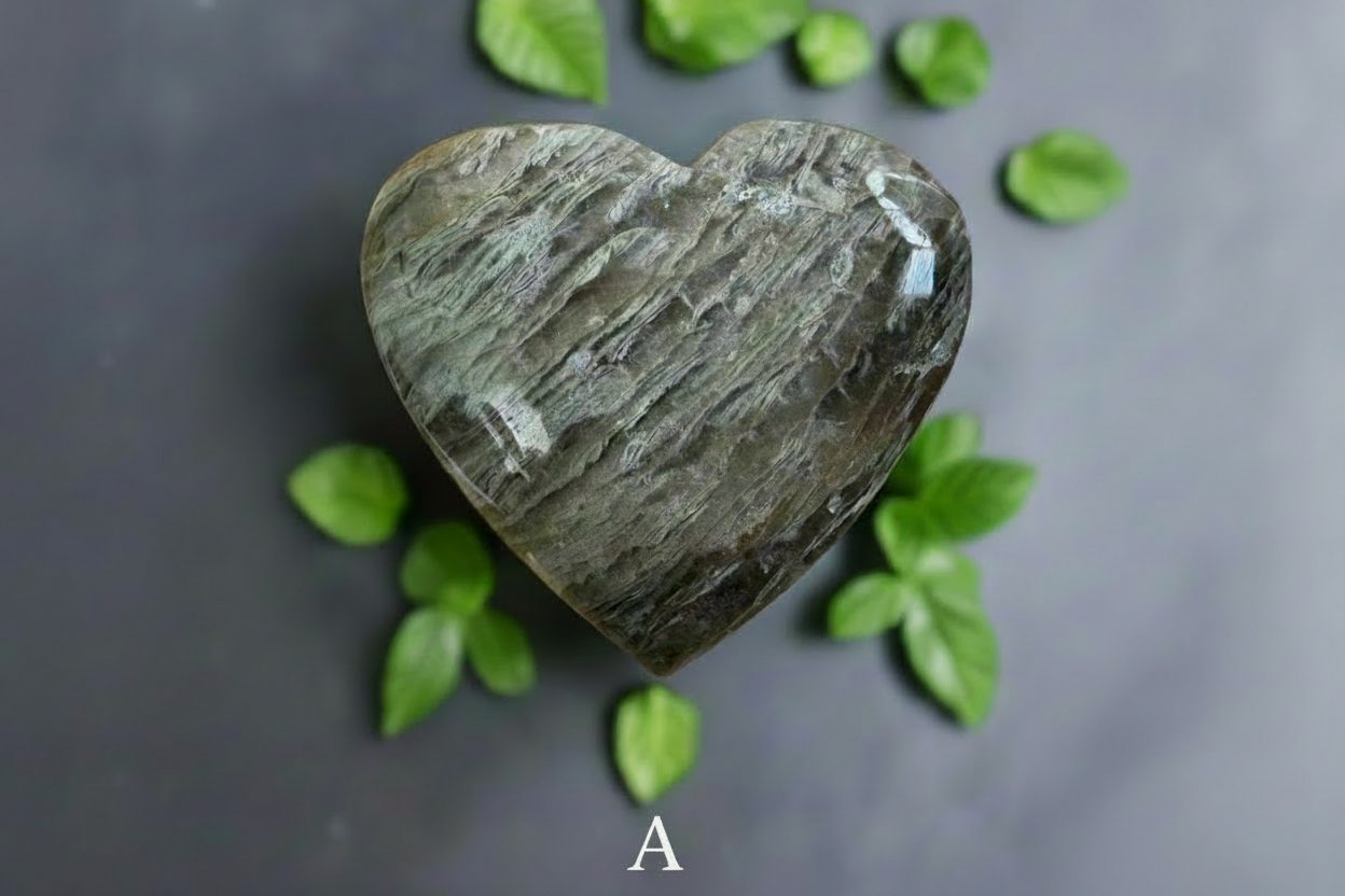 thousand layer garden quartz polished carving heart
