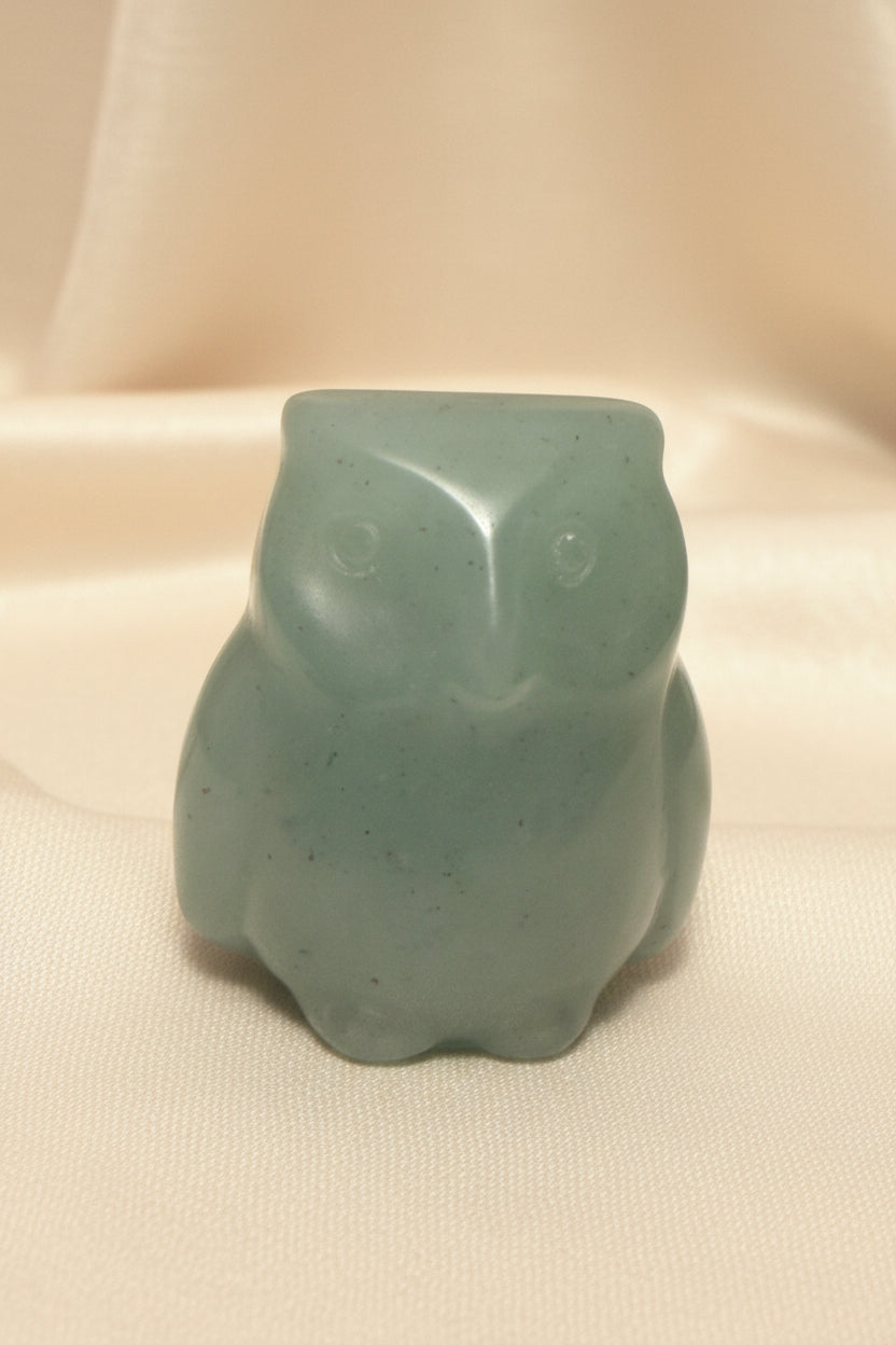 Green aventurine mini carved owl 