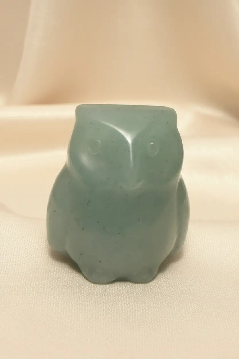 Green aventurine mini carved owl 