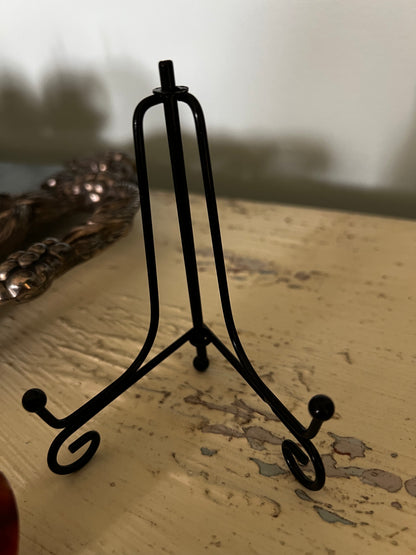Black metal easel.
