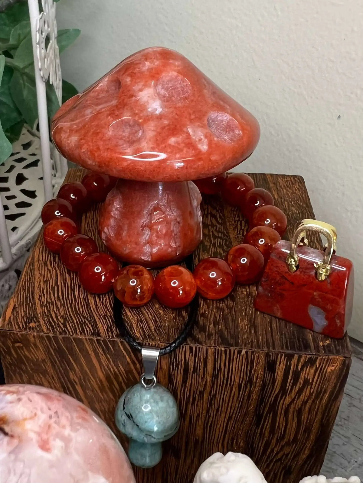 Alice in Wonderland Red Agate Warrior set with carved figures