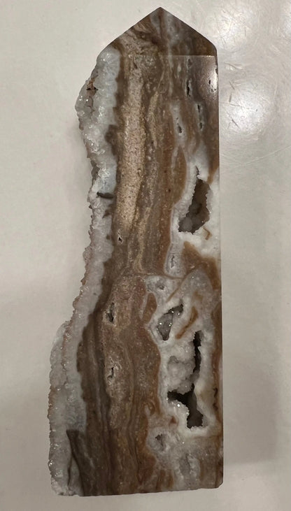 Banded Agate tower showing sparkly Druzy Quartz pocket
