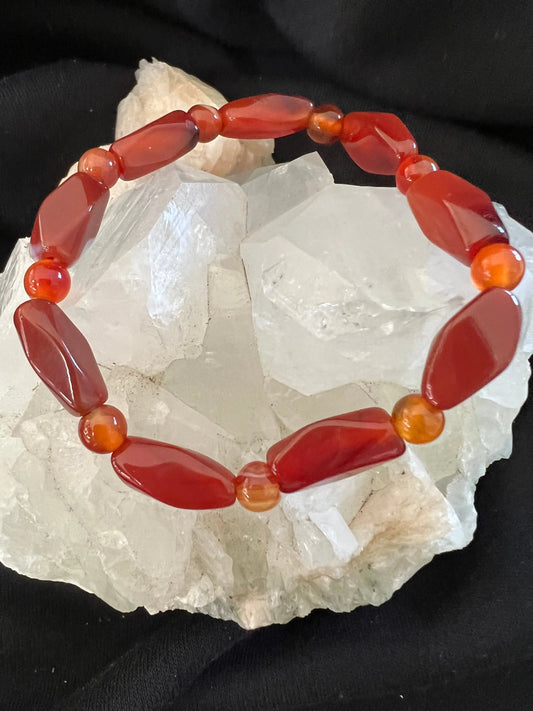Carnelian Agate specialty bracelet A close-up